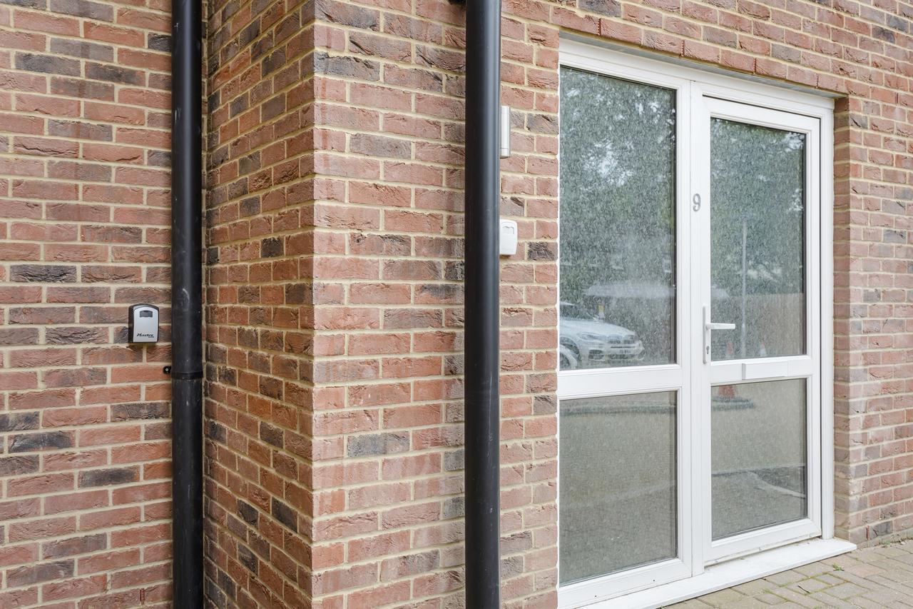 1 Bed Apt Sleeps 4 Luton  Exterior foto